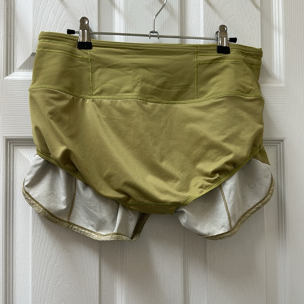 LIKE NEW! Lululemon Speed Up Short High-Rise 2.5" - Picture 12 of 16